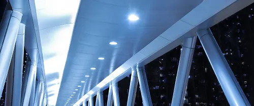 Tunnel mit LED-Beleuchtung